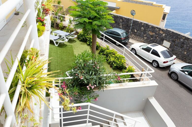 Duplex Acor�n With Pool And Sea View
