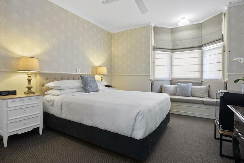 Russell Hotel In The Rocks