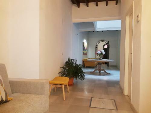 Reservaloen Casa Sevillana