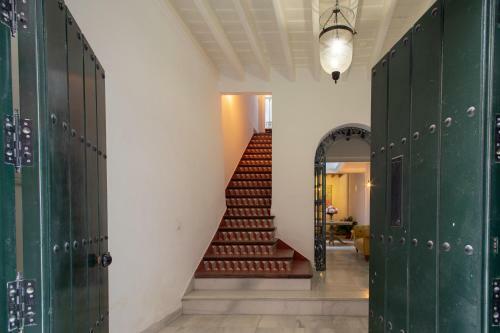 Reservaloen Casa Sevillana