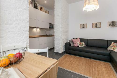 Modern And Spacious Apartment. Private Patio