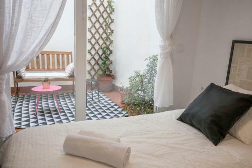 Modern And Spacious Apartment. Private Patio