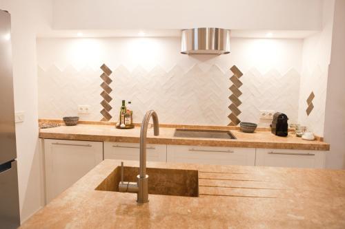 Quiet & Modern Apartment In Typical Sevilla House