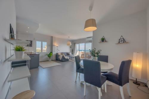Calahonda Luxury Beach Apartment