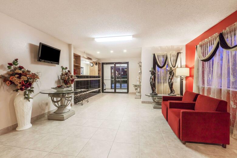 Hotel Super 8 Arlington East