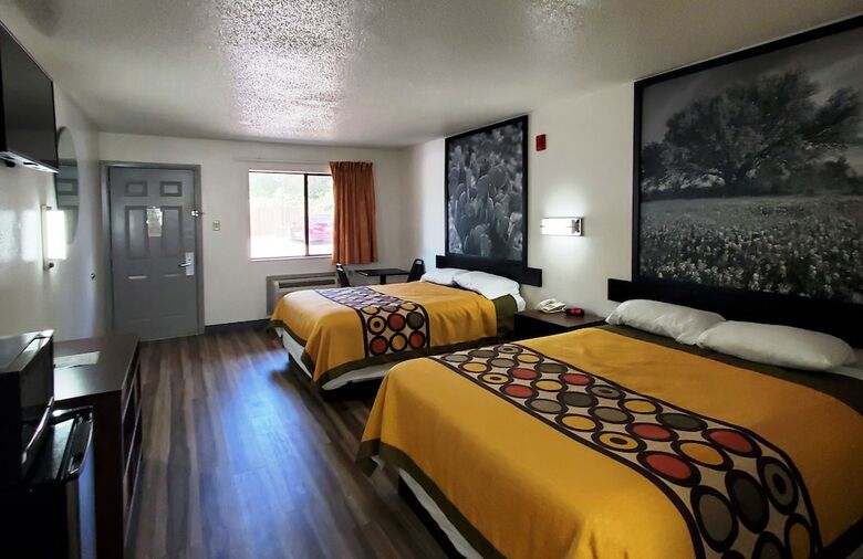 Hotel Super 8 Arlington East