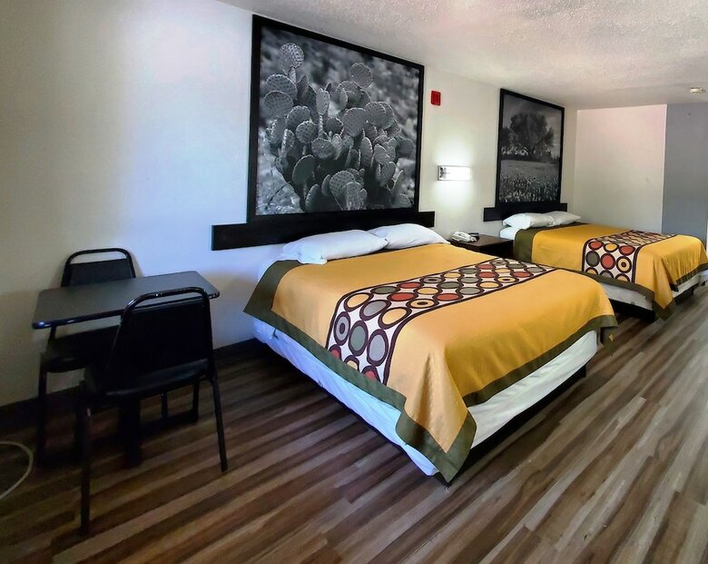 Hotel Super 8 Arlington East
