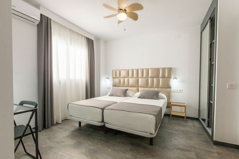 Hostal Bajondillo Beach Cozy Inns