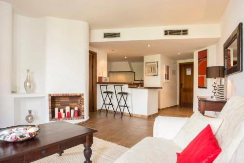 Sunny And Beach Apartment
