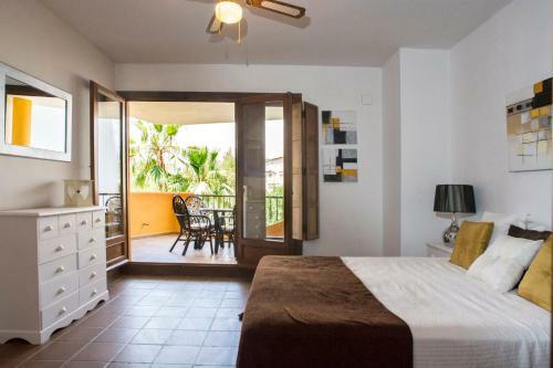 Sunny And Beach Apartment