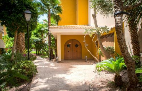 Sunny And Beach Apartment