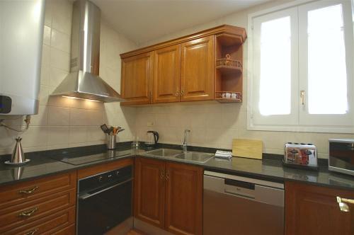 Lets Holidays Big And Centric Apartment