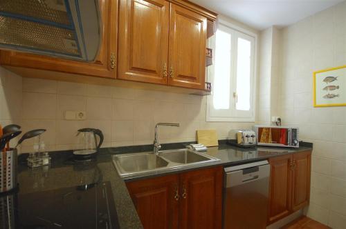 Lets Holidays Big And Centric Apartment
