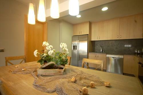 Lets Holidays Comte Mir� Apartment