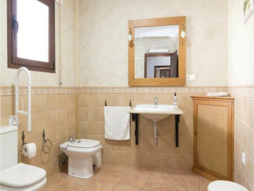 Five-bedroom Holiday Home In Zagrilla Baja
