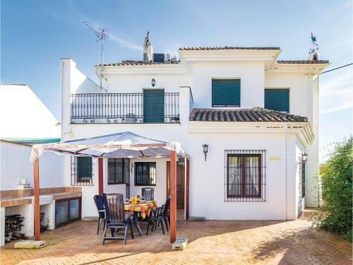 Five-bedroom Holiday Home In Zagrilla Baja
