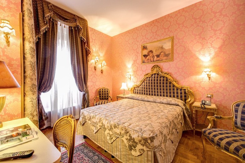 Hotel Romance
