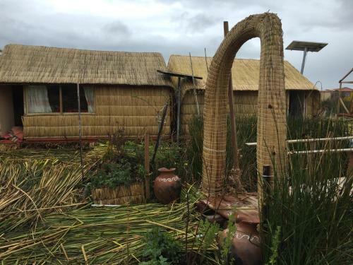 Uros Tikarani Lodge
