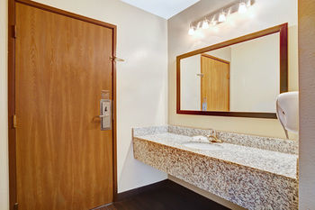 Hotel Super 8 Louisville Airport