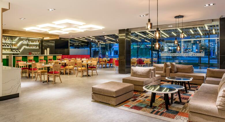 One Sixteen Hotel