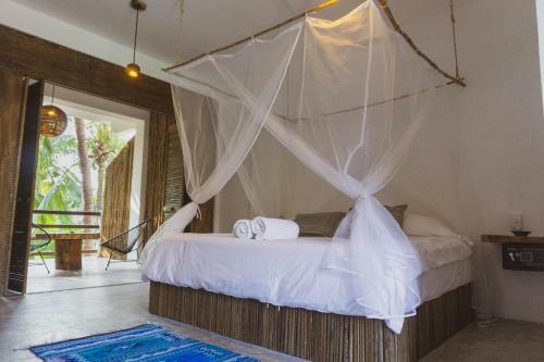 Hostal Bikini Beach House