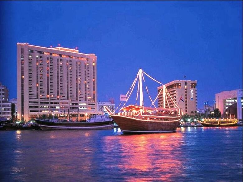 Radisson Blu Hotel, Dubai Deira Creek