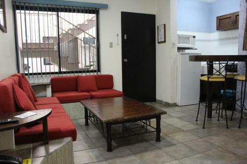 Suites Invernadero Hotel
