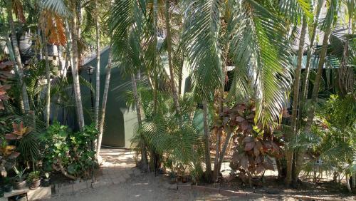 Hostal Casitas El Escondite Playa La Ropa