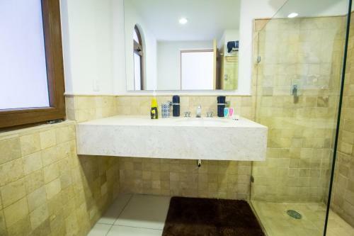 Apartamento Departamento 2 Br Cerca De La Aurora