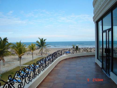 Hotel Arenas Del Mar Resort