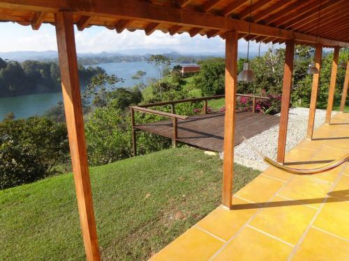 Hotel Villa El Oasis Guatape Lake