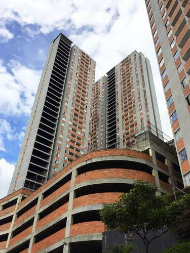 Comfortable Apartment With Private Parking, Pool, Good Ubication..