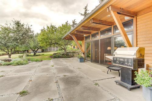 Fidalgo Island Waterfront Stunner