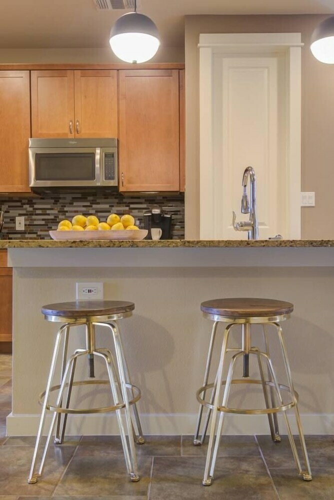 Spacious 3br/3ba Minutes From Dt By Domio