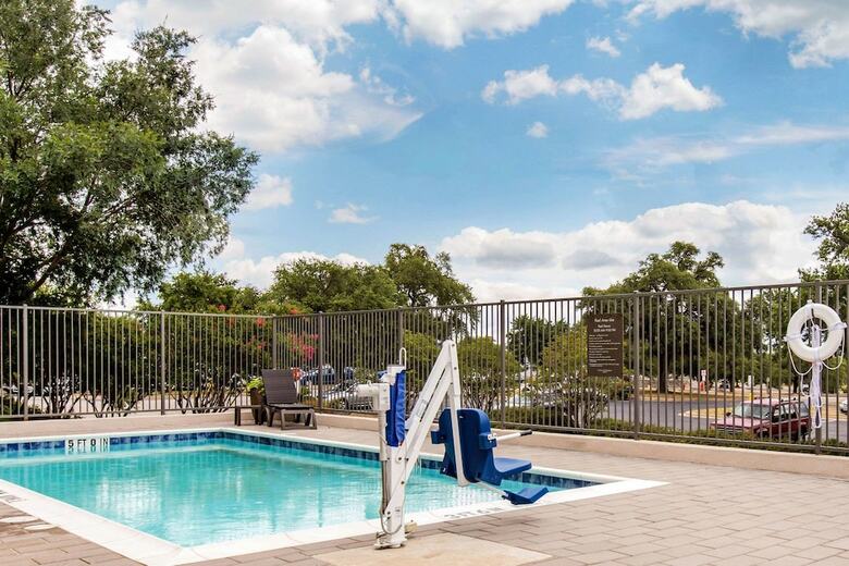 Hotel Comfort Suites - South Austin