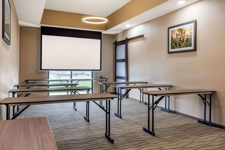 Hotel Comfort Suites - South Austin