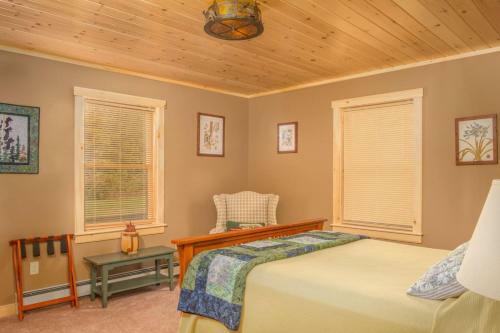 Vacation: Woodland Way Retreat