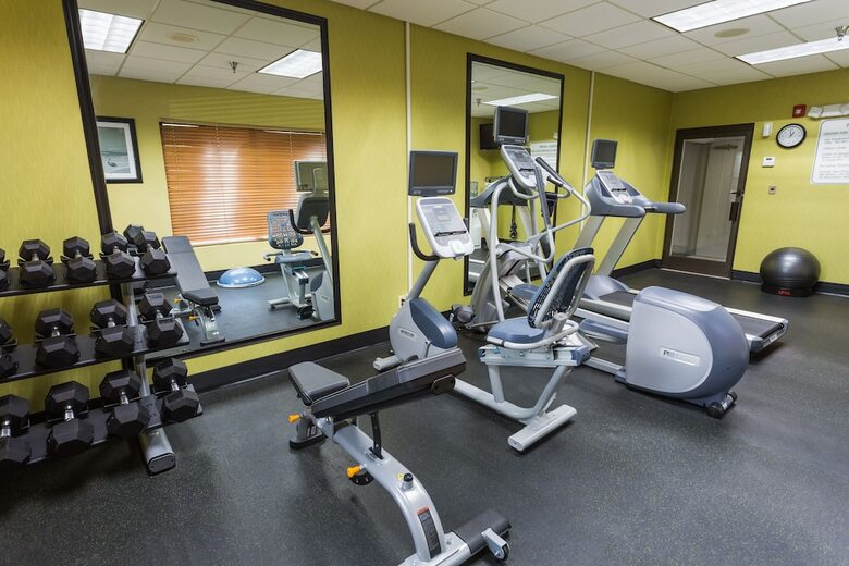 Holiday Inn Express Hotel & Suites Wilmington-university Ctr