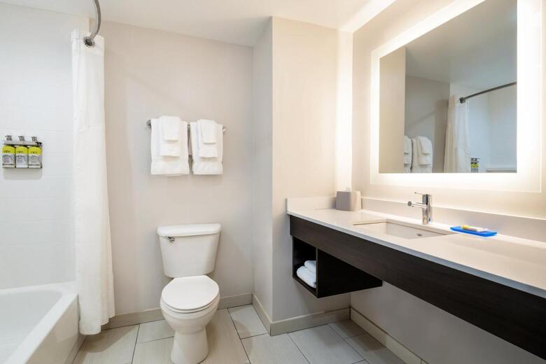 Holiday Inn Express Hotel & Suites Florence I-95 @ Hwy 327