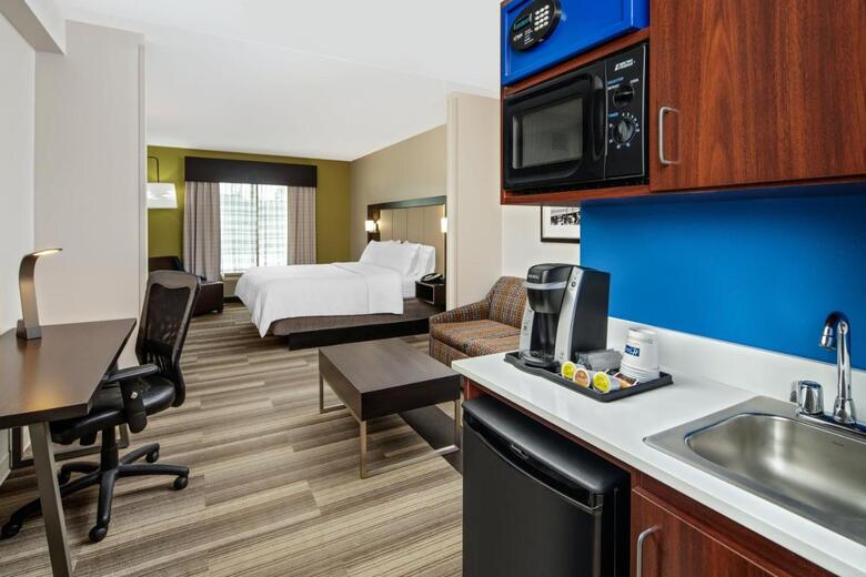 Holiday Inn Express Hotel & Suites Florence I-95 @ Hwy 327