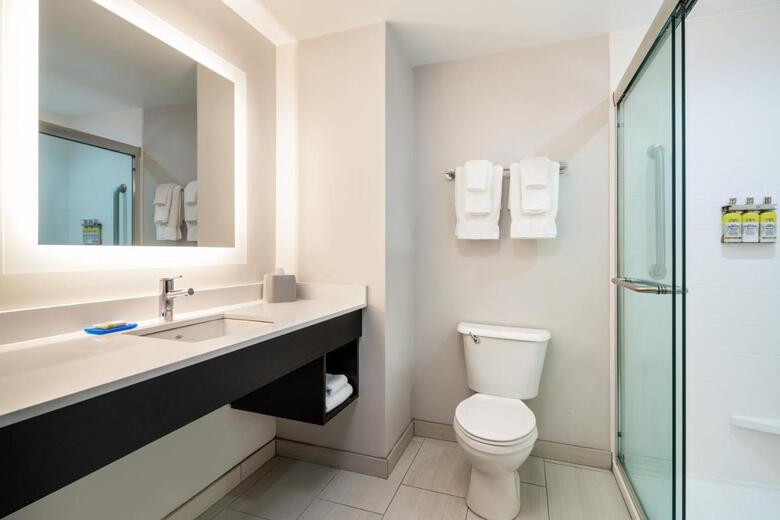 Holiday Inn Express Hotel & Suites Florence I-95 @ Hwy 327