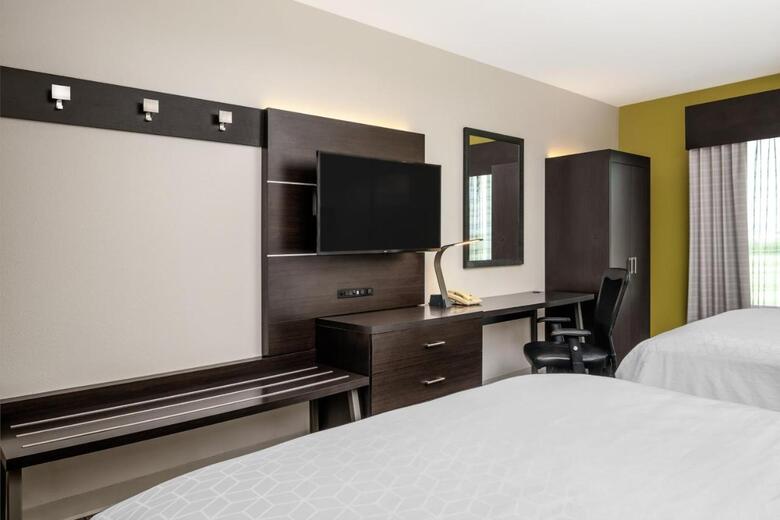 Holiday Inn Express Hotel & Suites Florence I-95 @ Hwy 327