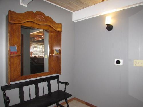058 Pinewood Inn Cabin