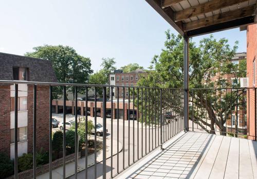 Apartamento Modern, Spacious, Two Bedroom With Balcony!