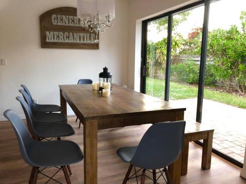 Beach Break With Heated Pool (sleeps 18)