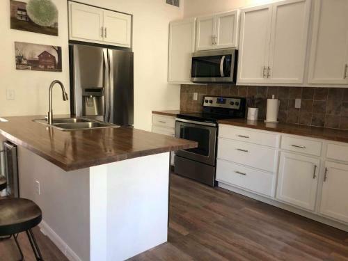 Beach Break With Heated Pool (sleeps 18)