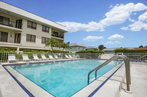 Absolute Anna Maria Two-bedroom Apartment