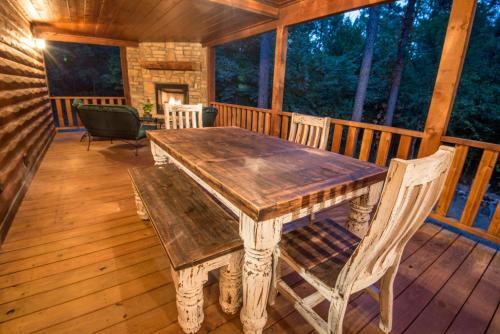 Huckleberry Inn Broken Bow Cabin