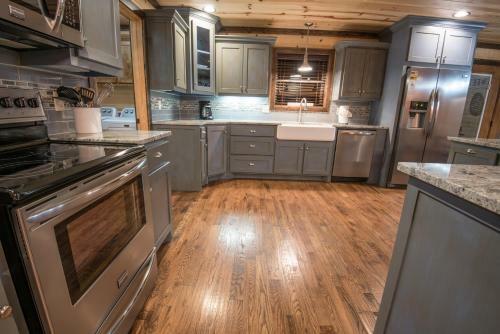 Huckleberry Inn Broken Bow Cabin