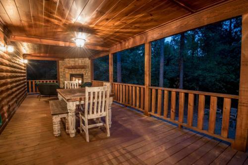 Huckleberry Inn Broken Bow Cabin